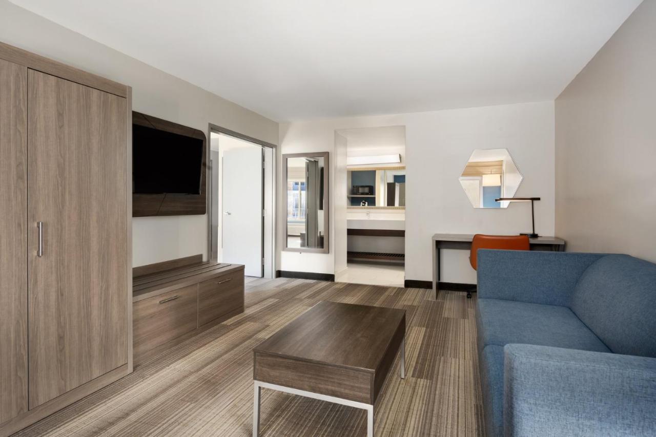 Holiday Inn Express Simi Valley By Ihg Экстерьер фото