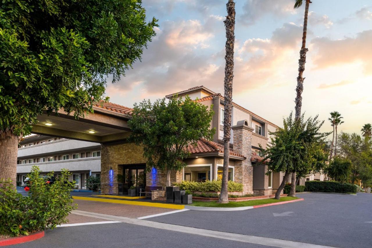 Holiday Inn Express Simi Valley By Ihg Экстерьер фото