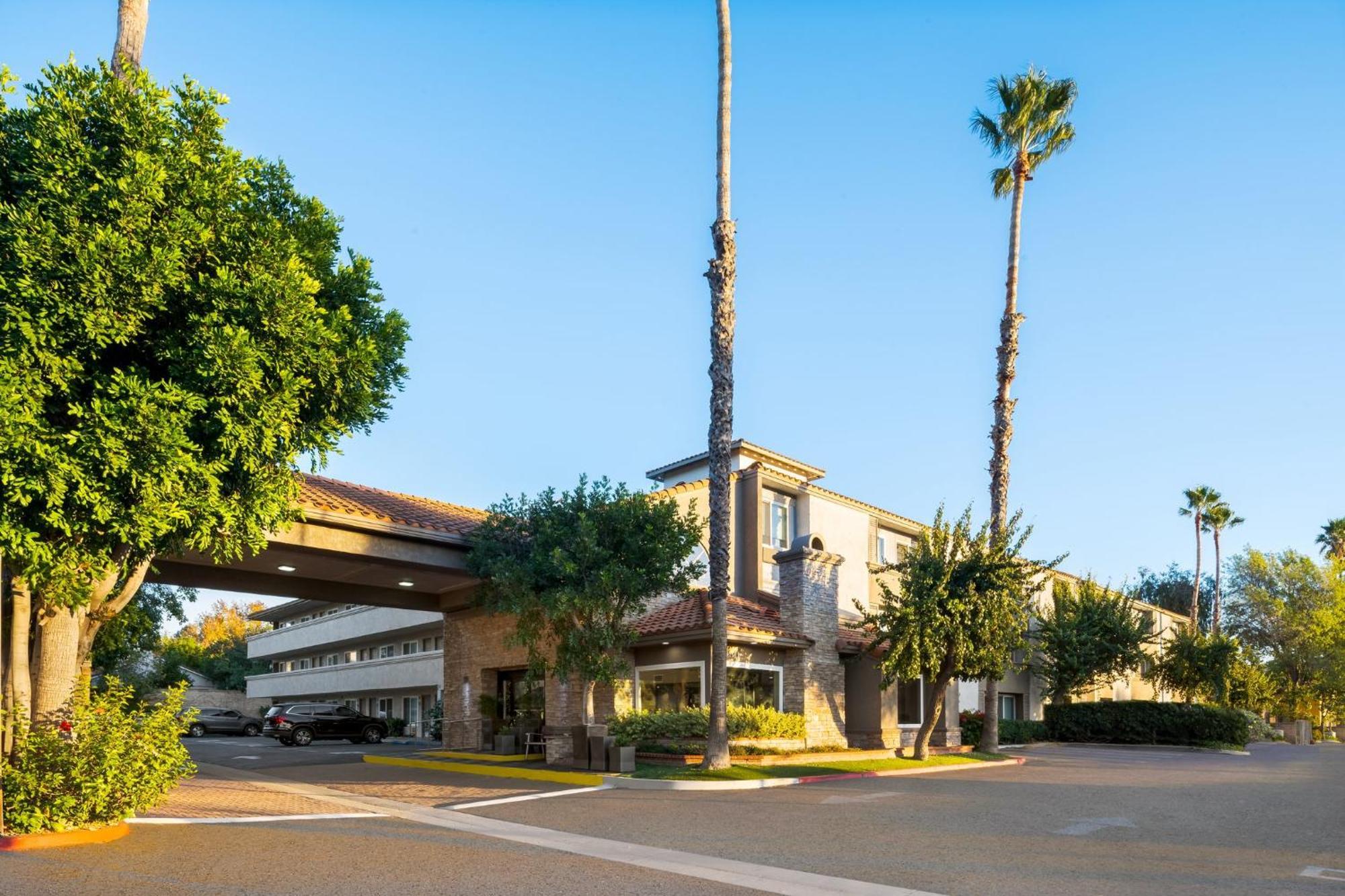 Holiday Inn Express Simi Valley By Ihg Экстерьер фото